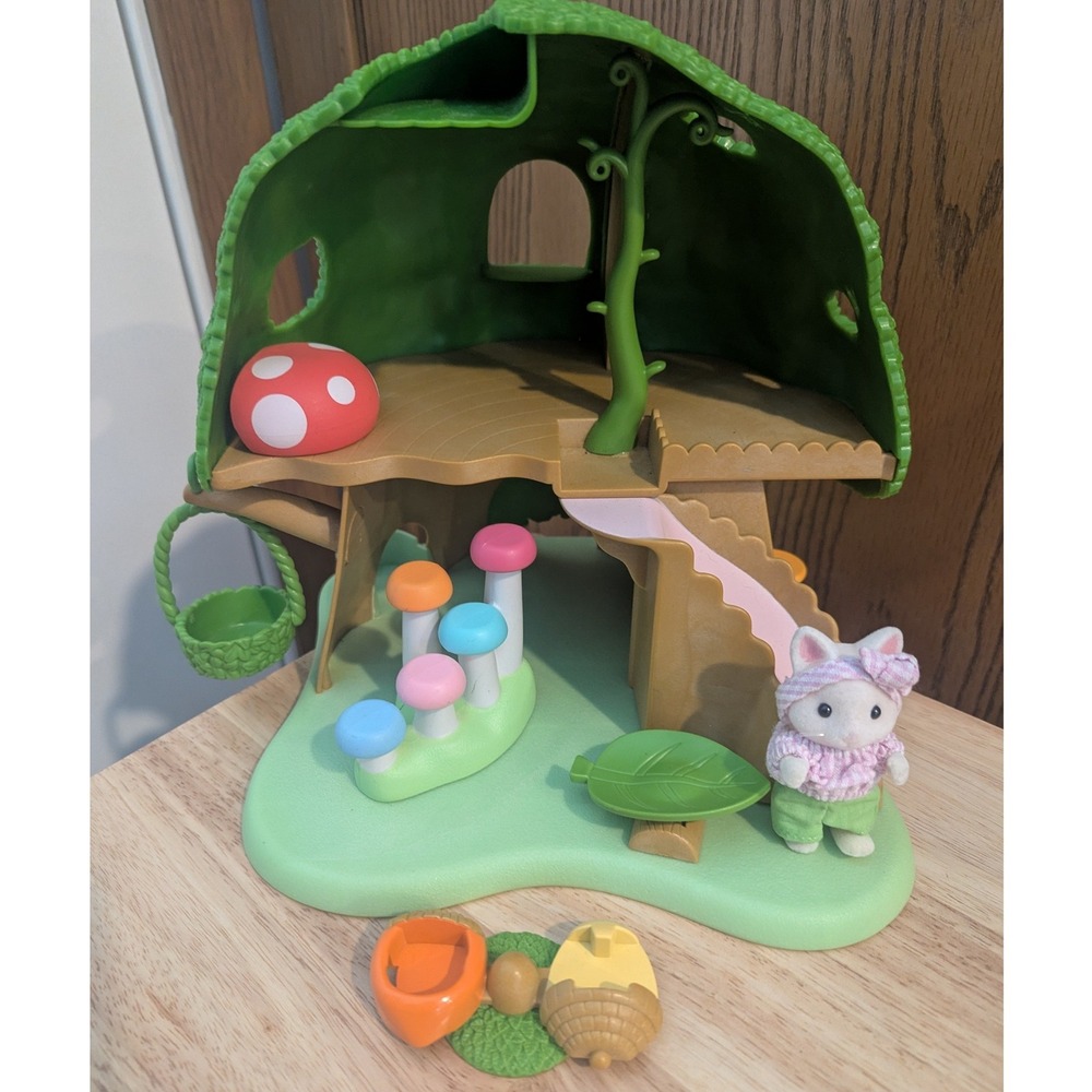 Sylvanian Families Calico Critters Fairies Secret Tree House & Silk Cat Figure